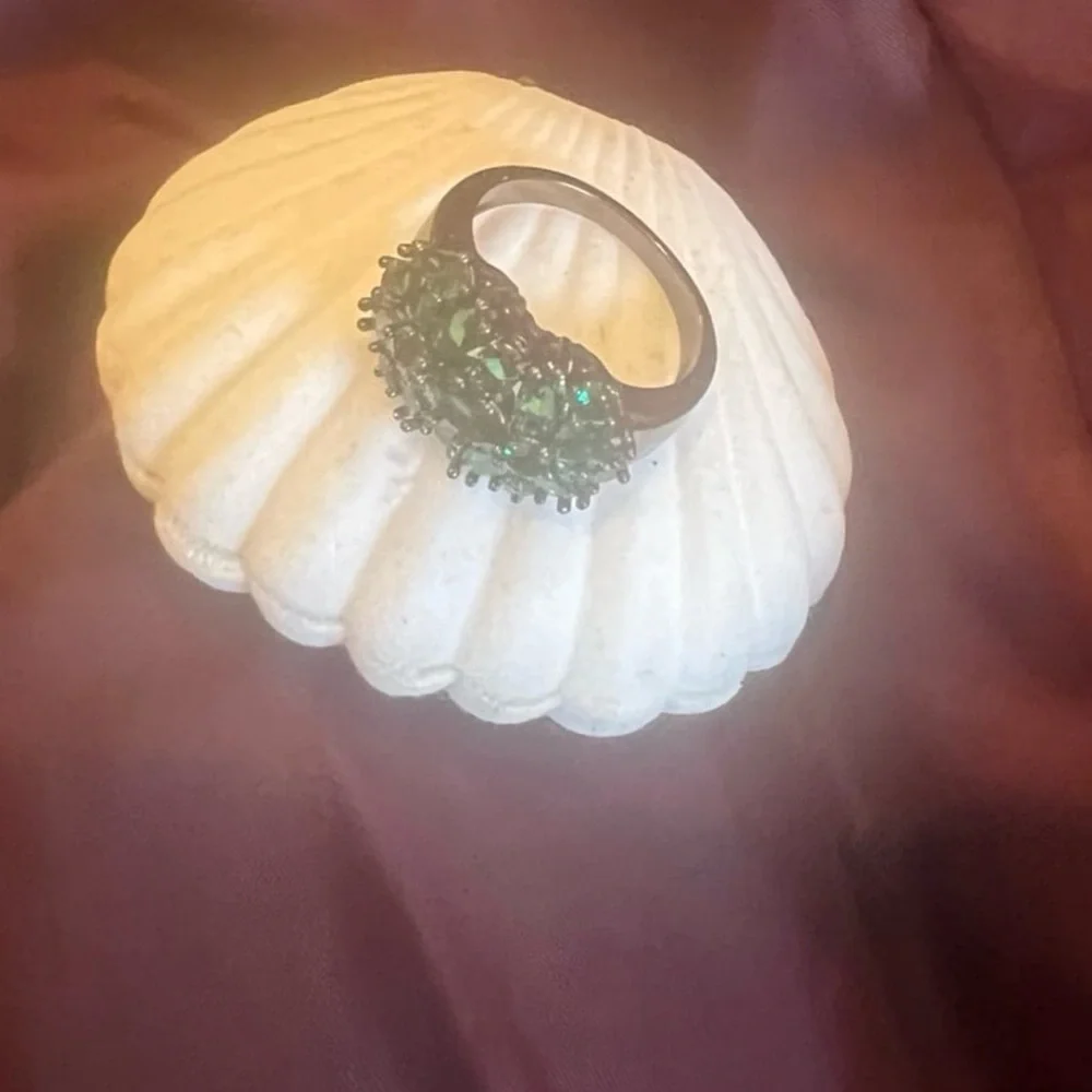 Hematite finish emerald crystals floral size 8 ring HRFG1